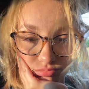 Meet your Posher, Chloe